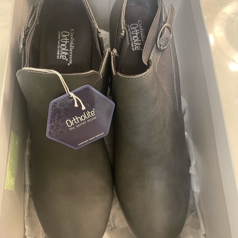 Croft & Barrow Shoe Boot Leather. Style: INES Color:Grey Size 10( Medium)